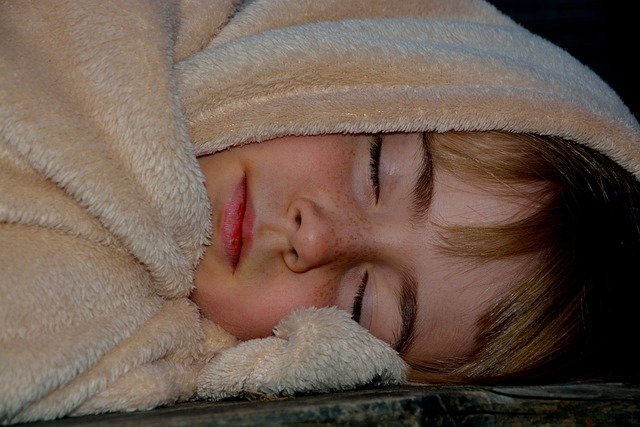 Cómo dormir bien: consejos prácticos para un sueño reparador.